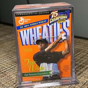 1998 Tiger Woods 75 Years of Champions 24K Gold Sig Mini Cereal Box with Case